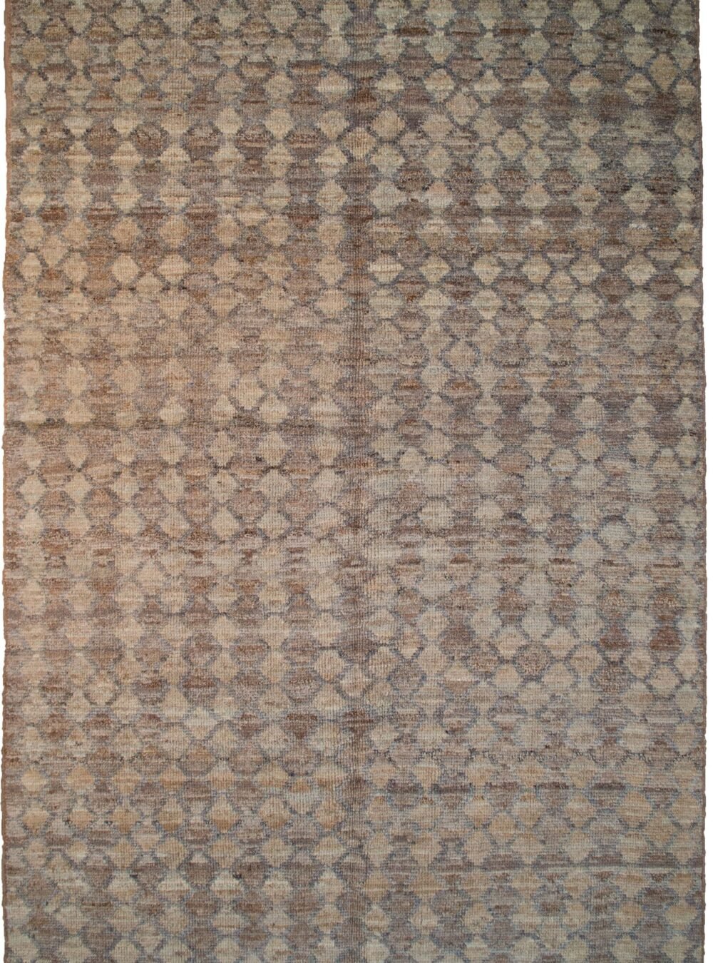 alt="Modern Ushak weave rug with tonal colour shading" alt="Handspun wool rug with subtle 3D effect and natural dyes" alt="Contemporary Persian-style rug with soft texture and depth" alt="New production Ushak weave carpet for modern interiors"