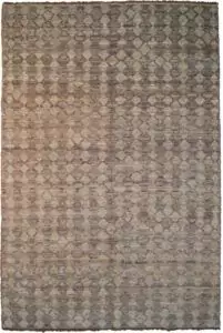 alt="Modern Ushak weave rug with tonal colour shading" alt="Handspun wool rug with subtle 3D effect and natural dyes" alt="Contemporary Persian-style rug with soft texture and depth" alt="New production Ushak weave carpet for modern interiors"