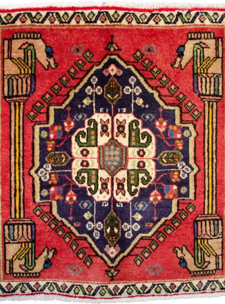 alt="Qashqai rug with Persepolis pillar and Hashtgol medallion" alt="Tribal Persian rug with horse head pillar design and paisley motif" alt="Handwoven Qashqai rug with eight-flower Hashtgol medallion" alt="Torki weave Persian rug with traditional tribal design"