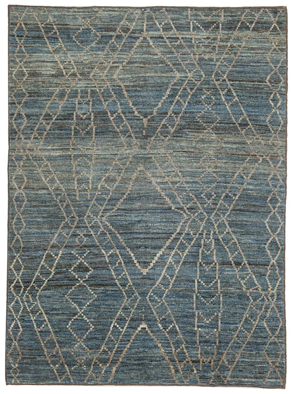 alt="Modern Ushak-style rug with handspun wool and tonal shading" alt="Contemporary design carpet with 3D effect and natural dyes" alt="New production Ushak rug with subtle colour variations" alt="Modern Persian carpet with high-quality wool and elegant pattern"
