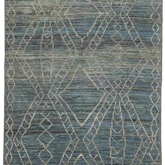 alt="Modern Ushak-style rug with handspun wool and tonal shading" alt="Contemporary design carpet with 3D effect and natural dyes" alt="New production Ushak rug with subtle colour variations" alt="Modern Persian carpet with high-quality wool and elegant pattern"