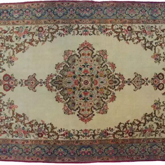 831-Qum-204x137cmr.jpg
