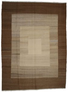 alt="Handwoven kilim with earthy modern design and undyed wool" alt="Durable heavy kilim rug with simple flatweave and natural dyes" alt="Old kilim production with robust weave and minimalist aesthetic" alt="Modern Persian kilim made from handspun wool in neutral tones"