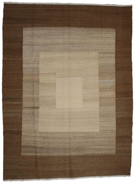 alt="Handwoven kilim with earthy modern design and undyed wool" alt="Durable heavy kilim rug with simple flatweave and natural dyes" alt="Old kilim production with robust weave and minimalist aesthetic" alt="Modern Persian kilim made from handspun wool in neutral tones"