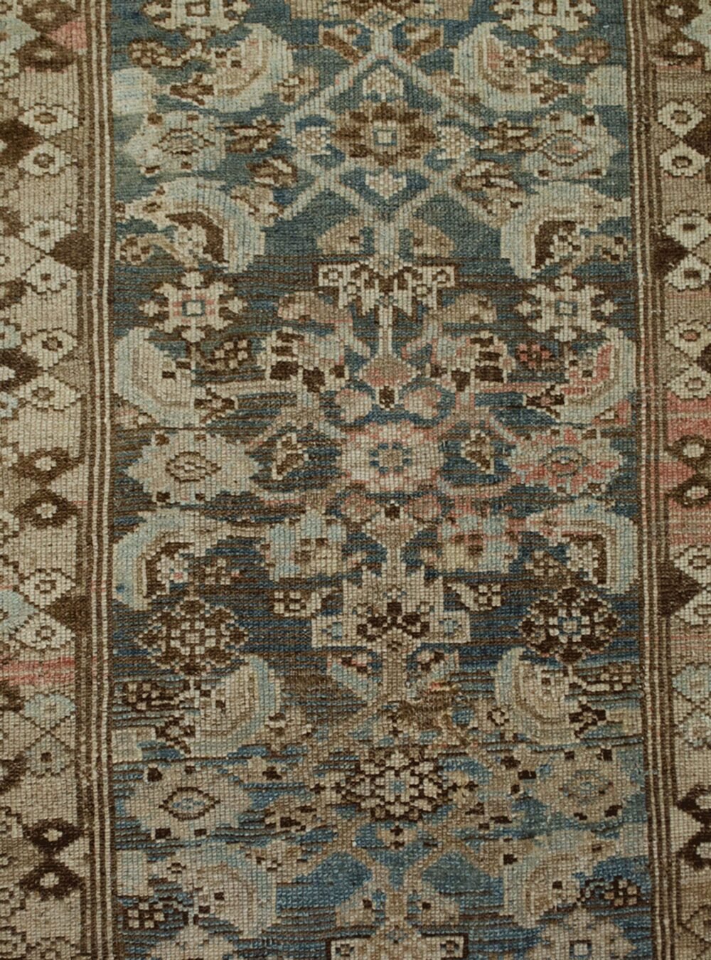 Dropbox_Mehdi-13361-Close-Up2-scaled-1.jpg Dropbox_Mehdi-13361-Close-Up2-scaled-1.jpg