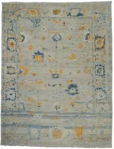 alt="Antique-finish Ushak carpet with decorative floral design" alt="Handwoven Ushak rug with aged patina and custom colour" alt="New Ushak carpet with antique look in natural dyed wool" alt="Custom Ushak rug with vintage-inspired finish and traditional weave"