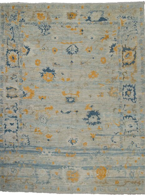 alt="Antique-finish Ushak carpet with decorative floral design" alt="Handwoven Ushak rug with aged patina and custom colour" alt="New Ushak carpet with antique look in natural dyed wool" alt="Custom Ushak rug with vintage-inspired finish and traditional weave"