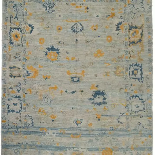 alt="Antique-finish Ushak carpet with decorative floral design" alt="Handwoven Ushak rug with aged patina and custom colour" alt="New Ushak carpet with antique look in natural dyed wool" alt="Custom Ushak rug with vintage-inspired finish and traditional weave"