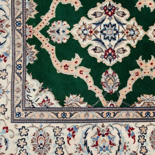 Dropbox_Mehdi-M181-Close-Up.jpg