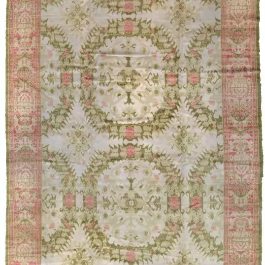 alt="Antique Alcaraz carpet with cream and green all-over design and pink border" alt="Early 20th-century Spanish rug from Alcaraz region" alt="Muted antique Spanish carpet with Moorish influence and natural ageing" alt="Historic Alcaraz rug with subtle tones and rare design"