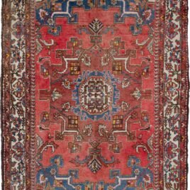 alt="Tafresh rug with Sunburst medallion on rose field" alt="Persian rug with bold spandrels and cream paisley border" alt="Vintage Tafresh carpet with soft colour palette and traditional design" alt="Handwoven Tafresh rug with central medallion and paisley motif"