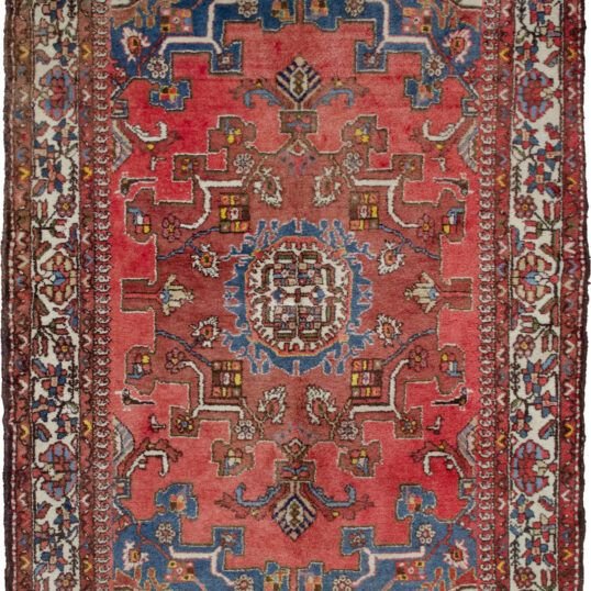 alt="Tafresh rug with Sunburst medallion on rose field" alt="Persian rug with bold spandrels and cream paisley border" alt="Vintage Tafresh carpet with soft colour palette and traditional design" alt="Handwoven Tafresh rug with central medallion and paisley motif"