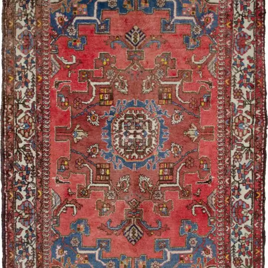 alt="Tafresh rug with Sunburst medallion on rose field" alt="Persian rug with bold spandrels and cream paisley border" alt="Vintage Tafresh carpet with soft colour palette and traditional design" alt="Handwoven Tafresh rug with central medallion and paisley motif"