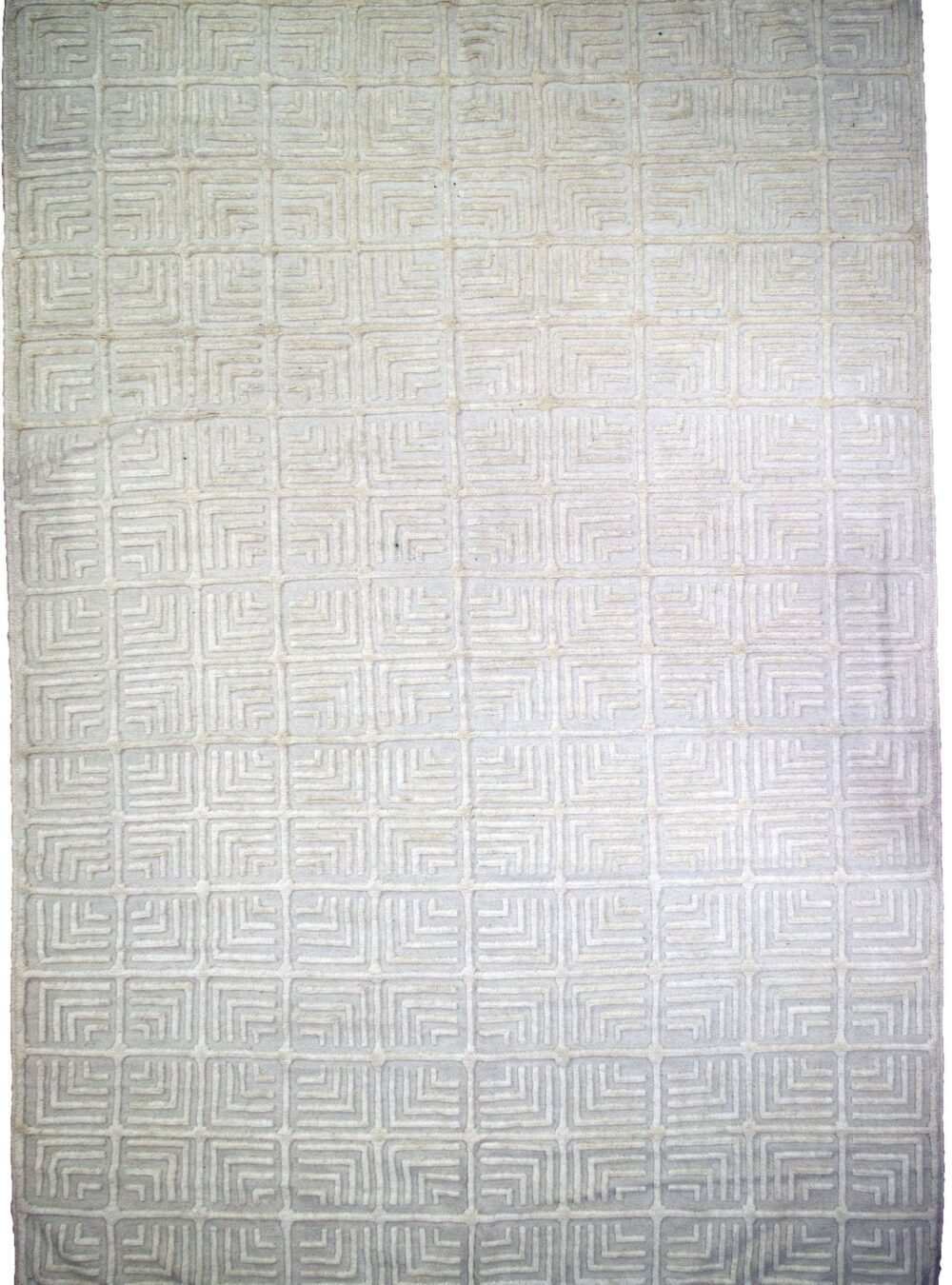 alt="Maze design Sirjan rug with soft shiny wool" alt="Part kilim, part pile rug with geometric maze pattern" alt="Modern hybrid rug-kilim in natural wool from Sirjan" alt="Contemporary decorative Persian rug with minimal maze design"