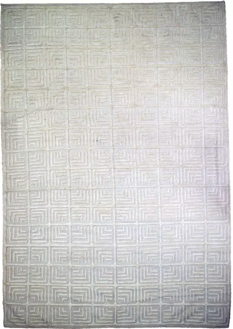 alt="Maze design Sirjan rug with soft shiny wool" alt="Part kilim, part pile rug with geometric maze pattern" alt="Modern hybrid rug-kilim in natural wool from Sirjan" alt="Contemporary decorative Persian rug with minimal maze design"