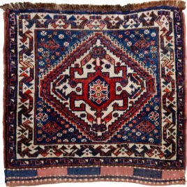 alt="Qashqai kilim bag with light blue background and cream medallion" alt="Tribal Persian bag with scarab beetle motif and floral kilim design" alt="Handwoven Qashqai bag featuring blue field and symbolic medallion" alt="Vintage Qashqai kilim with cream border and central scarab motif"