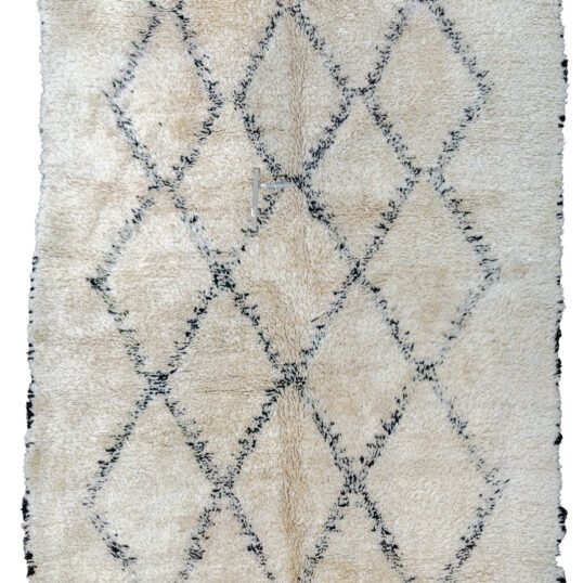 alt="Vintage Moroccan rug with full pile and lozenge pattern" alt="Two-tone Berber rug with soft wool and geometric design" alt="Minimalist Moroccan carpet in ivory and charcoal tones" alt="Full pile vintage Beni Ourain rug with traditional Moroccan motifs"
