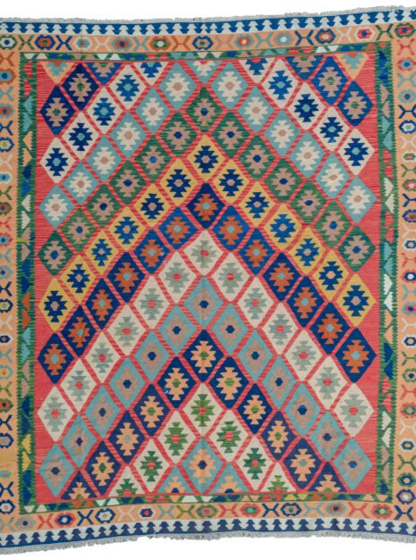 alt="Vintage Anbaran kilim with deep red background and colorful lozenge design" alt="Persian flatweave rug with beige and green borders from Anbaran, Iran" alt="Handwoven Iranian kilim with geometric lozenge motifs" alt="Traditional Anbaran kilim rug showcasing rich colors and intricate patterns"