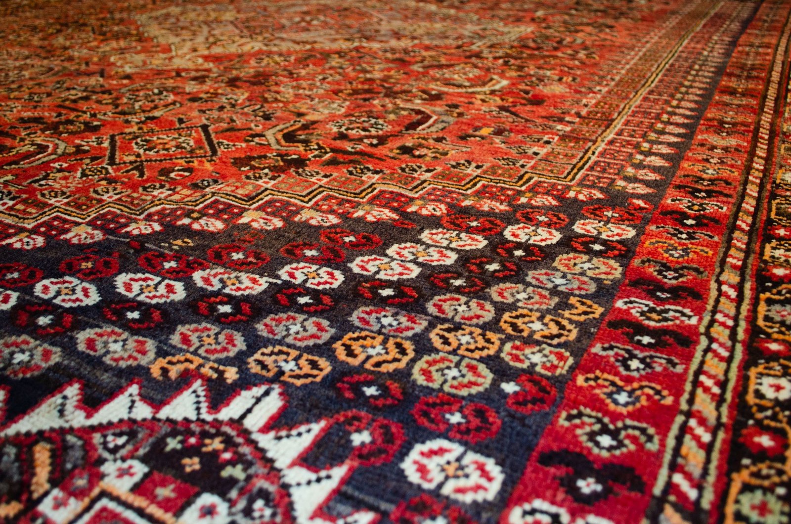 13450-Angle shiraz-nomadic-medallion-rug-red-blue.jpg