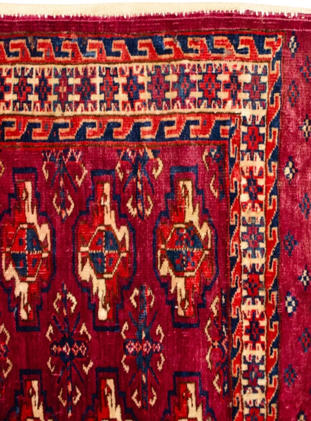 H385-Close-up nomadic-juval-bag-face-three-row-gul.jpg