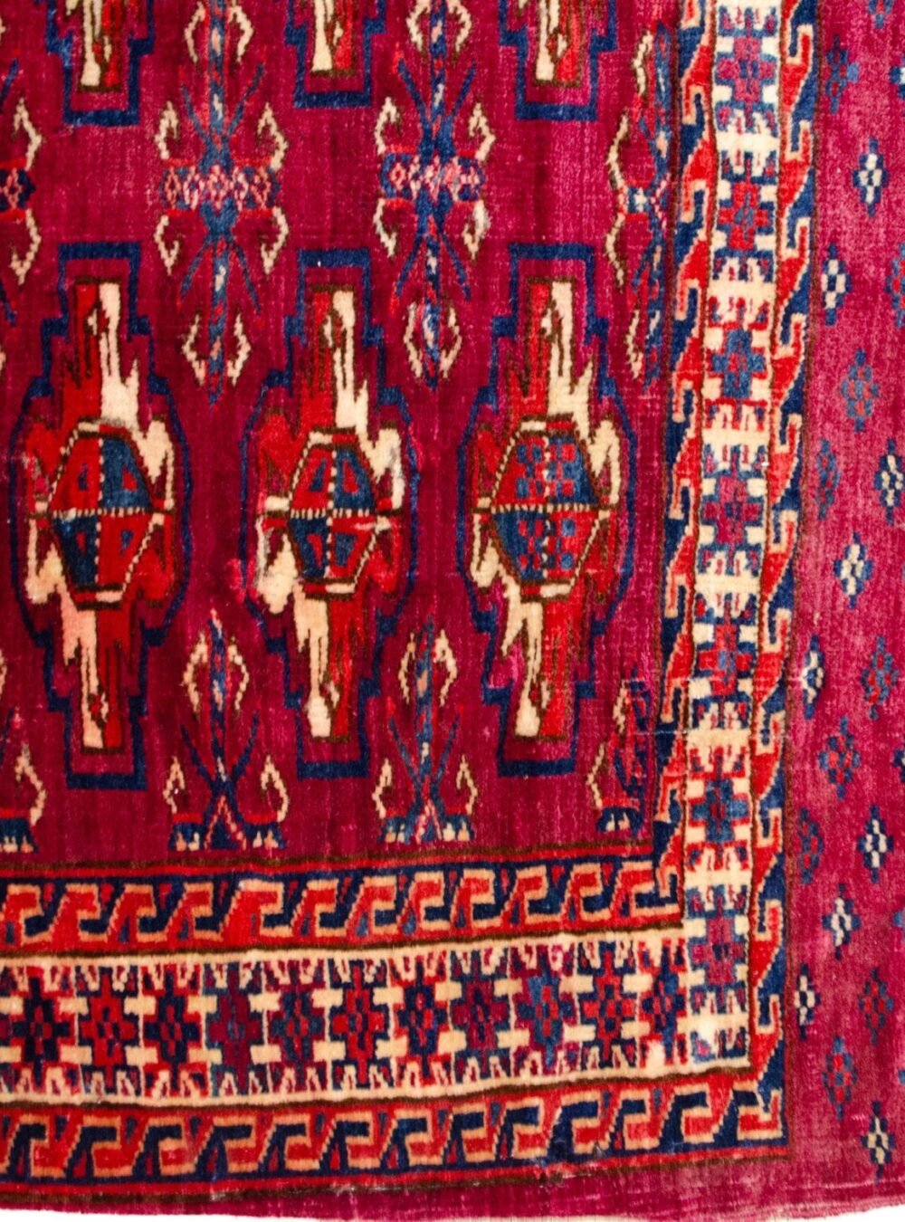 H385-Close-up1 nomadic-juval-bag-face-three-row-gul.jpg