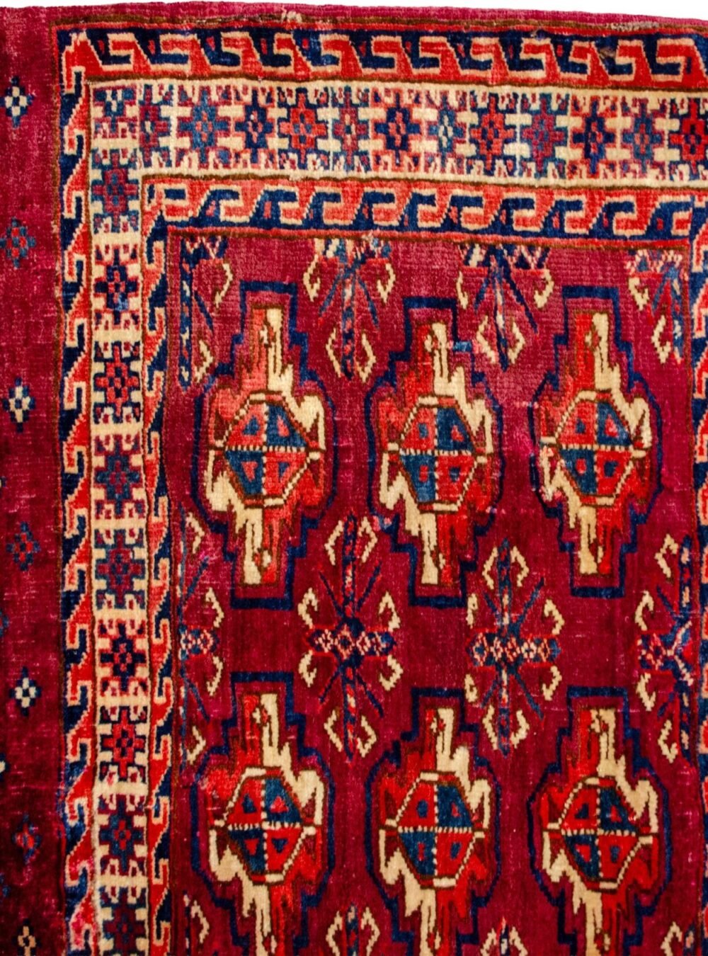 H387-Close-up nomadic-juval-bag-face-three-row-gul.jpg