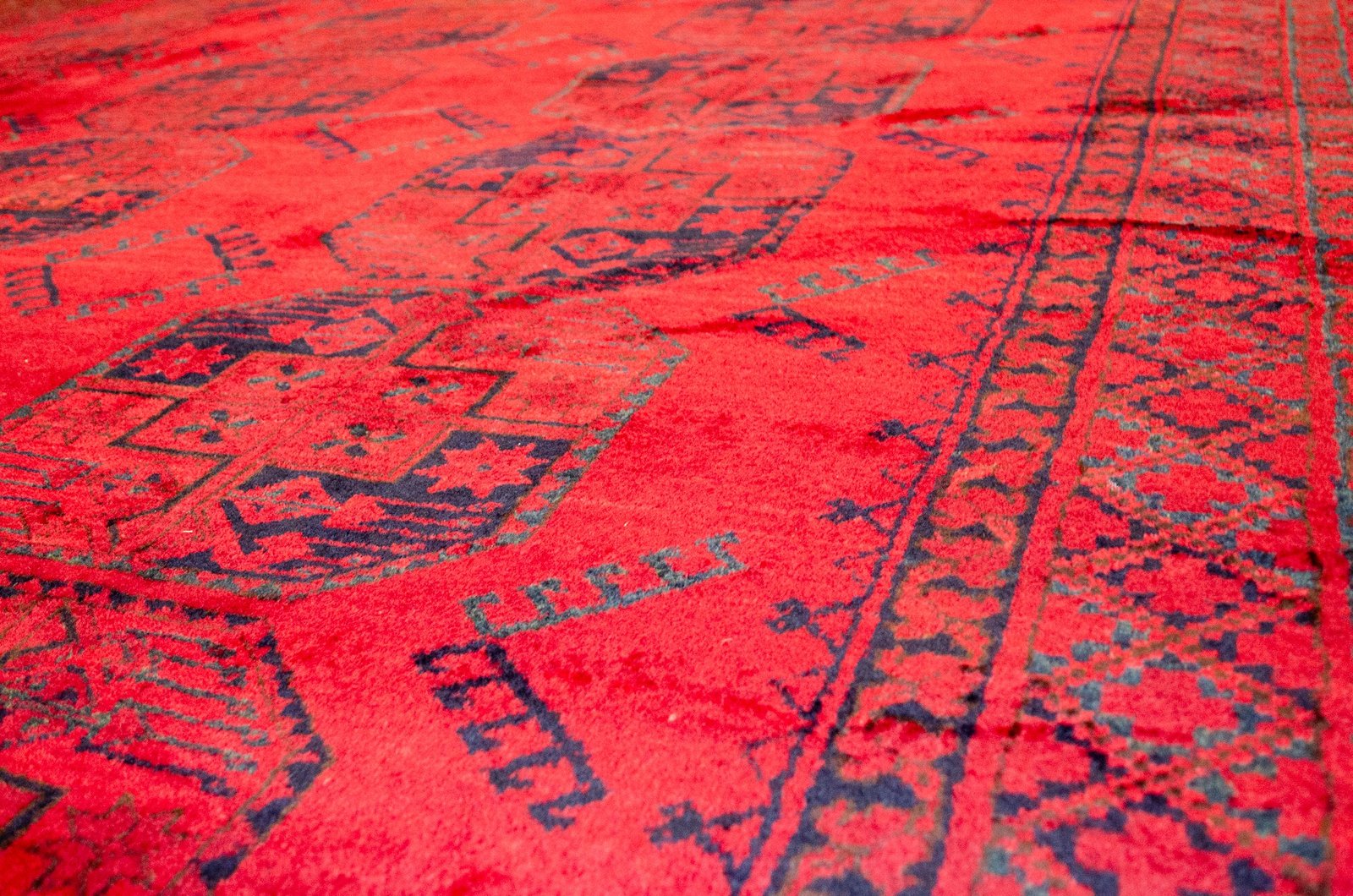 H391-Anglejpg elephant-foot-gul-tribal-persian-rug.jpg
