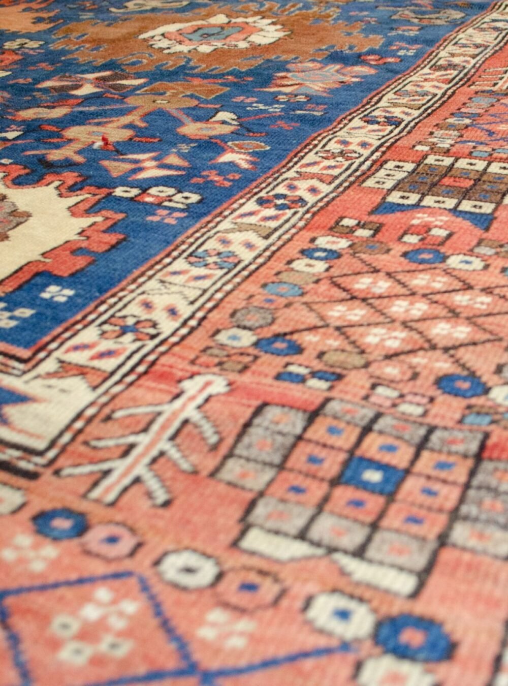 H395-Angle geometric-cloudband-medallion-persian-rug.jpg