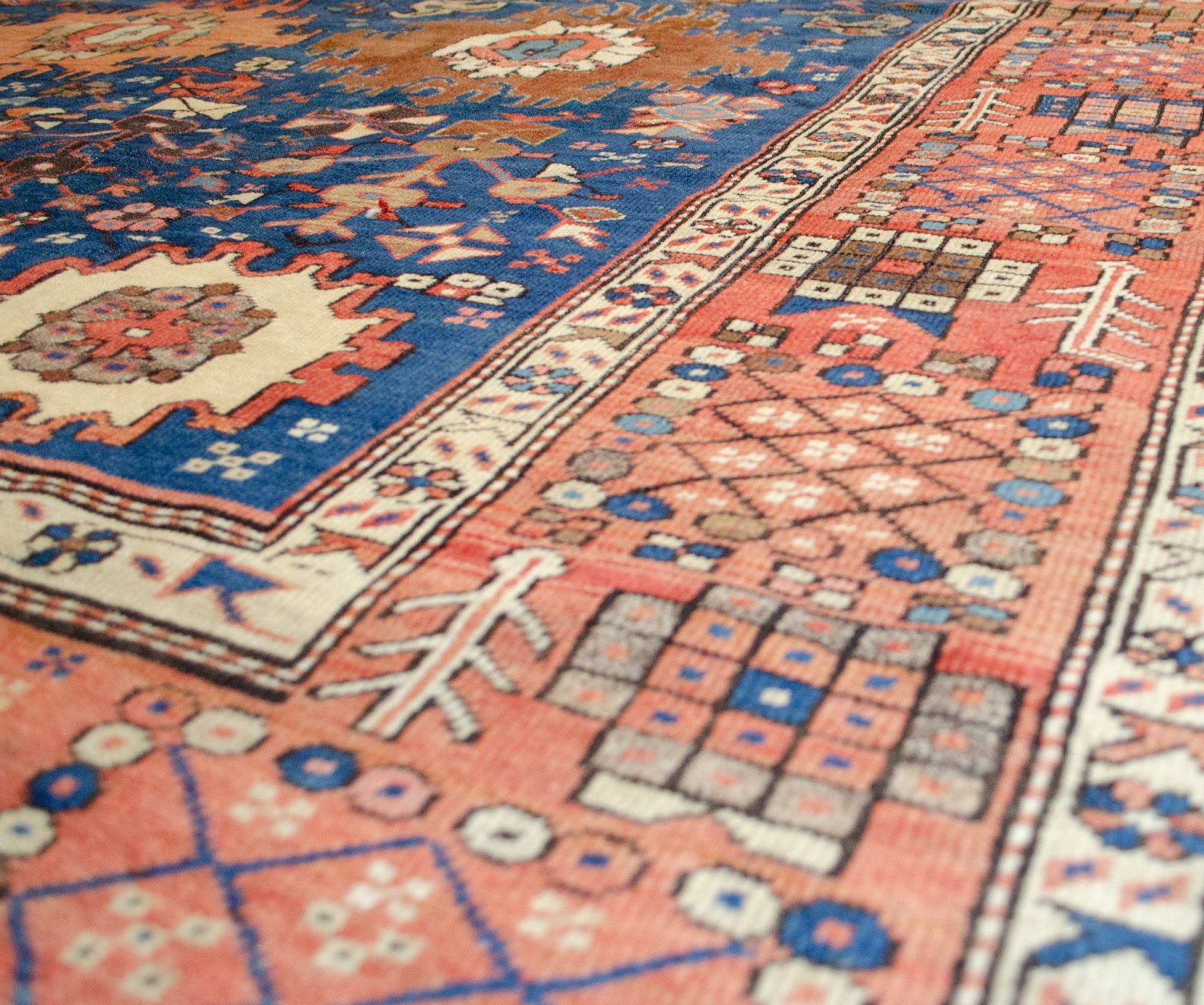 H395-Angle geometric-cloudband-medallion-persian-rug.jpg