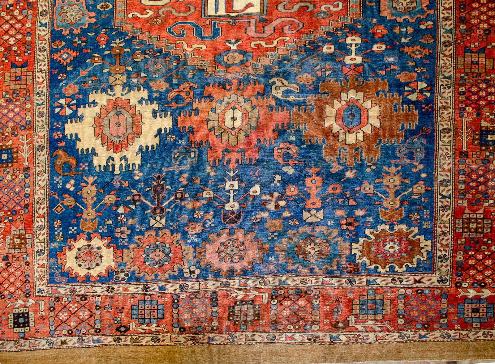 H395-Close-up2 geometric-cloudband-medallion-persian-rug.jpg
