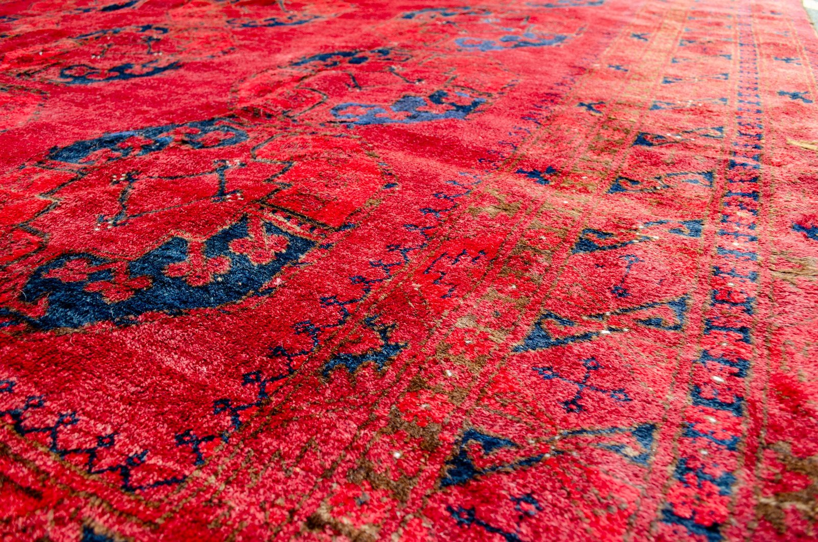H401-Angle three-row-elephant-foot-tribal-rug-minimalist.jpg