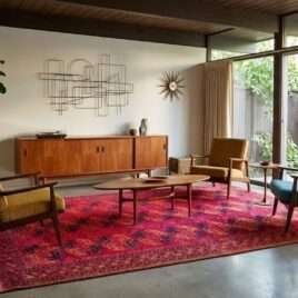 intact-kilim-ends-turkmen-carpet.jpg