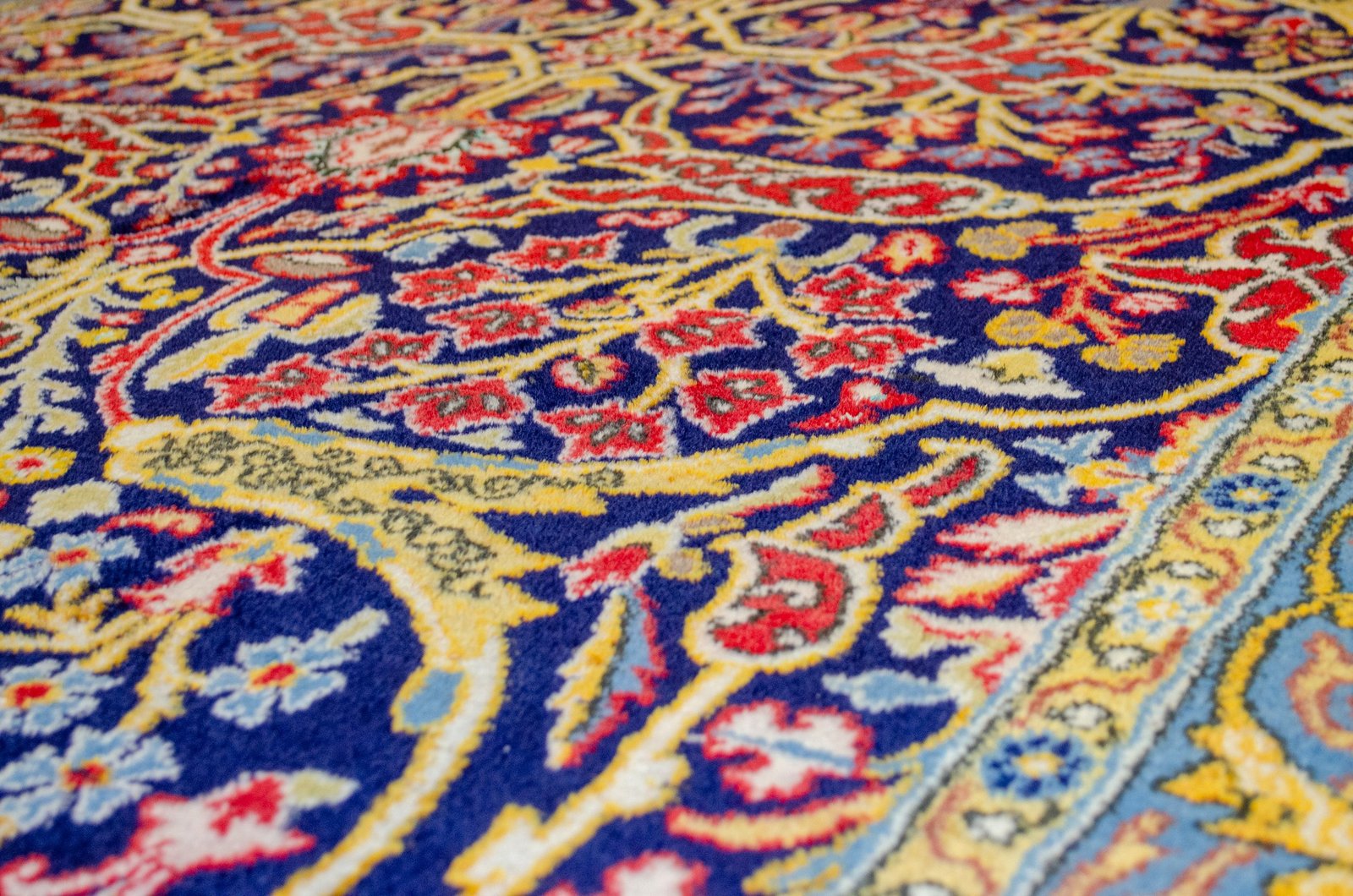 M420-Angle tehran-design-floral-qum-carpet.jpg