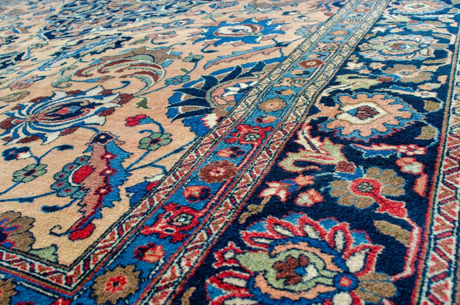H405-Angle tabriz-rug-no-spandrels-design.jpg