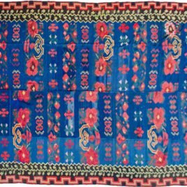 two-segment-construction-kilim-center-detail.jpg